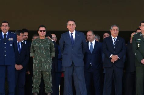 Bolsonaro se reunió con los jefes del ejército la fuerza naval y la