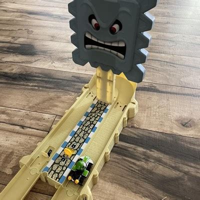 Hot Wheels Mario Kart Thwomp Ruins Track Set With Mario Kart Vehicles And Nemesis From Video