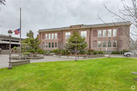 Eatonville High School, Rankings & Reviews - Homes.com