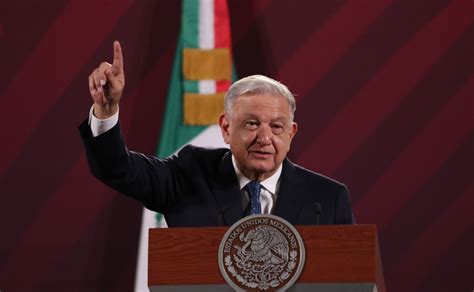 AMLO once again highlights the strength of the peso against the dollar ...