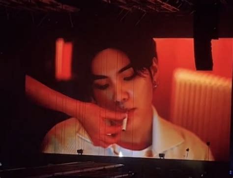 On Twitter This Is So Hot Wtf Min Yoongi Https T Co Vgs Waqe Twitter