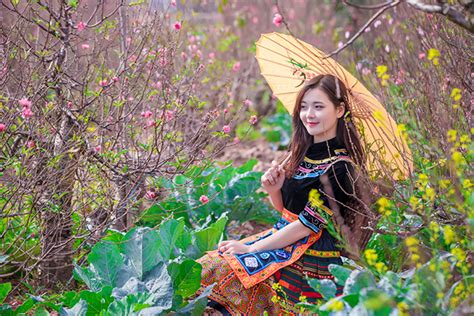Hot girl dân tộc ngọt ngào trong bộ ảnh xuân