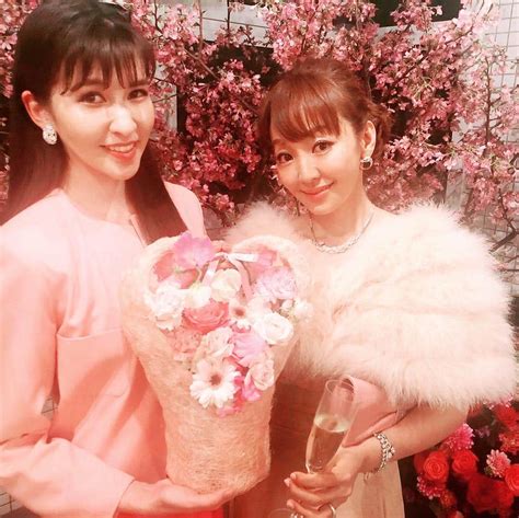 神田うのさんのインスタグラム写真 神田うのinstagram「妹のような可愛いモミちゃん💕年齢は親子程離れています😜（笑） 秋に行わ