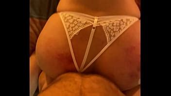 Follada casera después de azotar con las bragas puestas XVIDEOS
