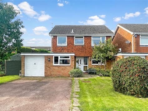 4 Bed Detached House For Sale In Westfield Hyde Heath Amersham Hp6 £