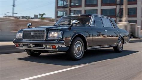 Toyota Century specs, 0-60, quarter mile, lap times - FastestLaps.com