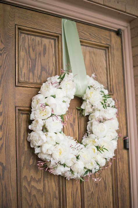 11 Festive Ways To Include Wreaths In Wedding Décor Wedding Inside