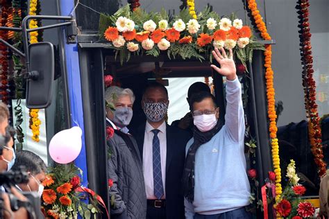 Arvind Kejriwal Flags Off 100 Low Floor AC CNG Buses DELHI NYOOOZ