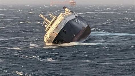 Kapal Kargo Hong Kong Terbalik Di Lepas Pantai Nagasaki 4 Awak Selamat