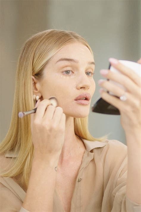 Cómo hacerte un maquillaje nude y verte radiante en 15 minutos Vogue