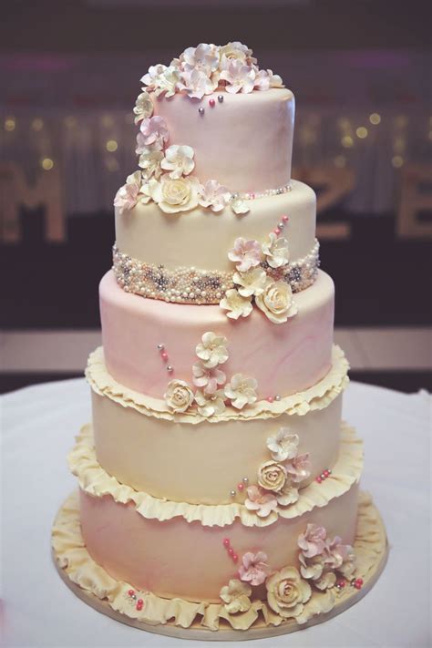 Calumet Bakery Photo Credit Amanda Couser Wedding Cake Options