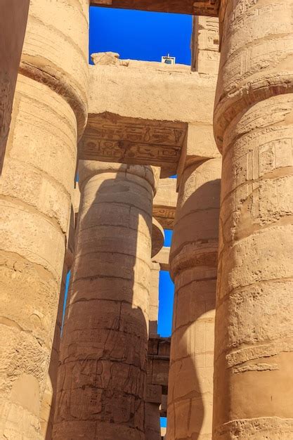 Gran sala hipóstila en el complejo del templo de karnak en luxor