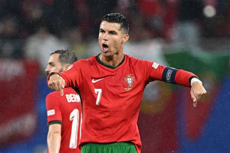 Cristiano Ronaldo 'not trusted by Portugal players' as controversy mars ...