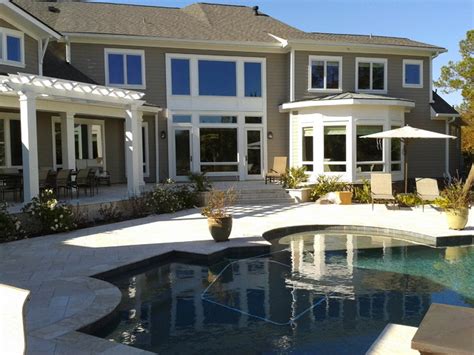 Patio Furniture around the Pool Clásico Piscina Charleston de