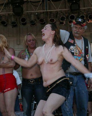 The Only Naked Among Aroused Crowd Porn Pictures Xxx Photos Sex Images Pictoa