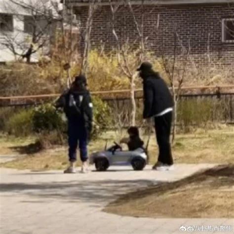 HOT Tóm dính Son Ye Jin Hyun Bin đưa quý tử ra ngoài chơi điểm thay đổi này của bé gây sốt