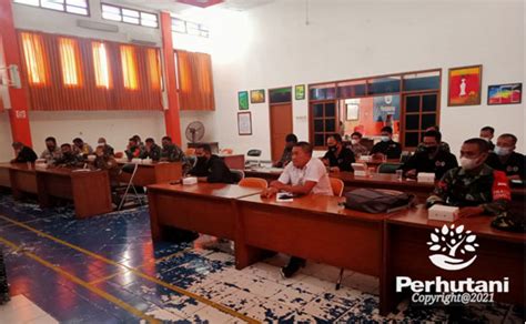 Perhutani Perhutani Gandeng TNI Dan Polri Amankan Rehabilitasi Hutan