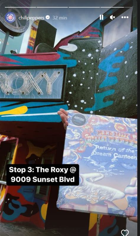 Red Hot Chili Peppers distribui vinis do novo álbum por Los Angeles