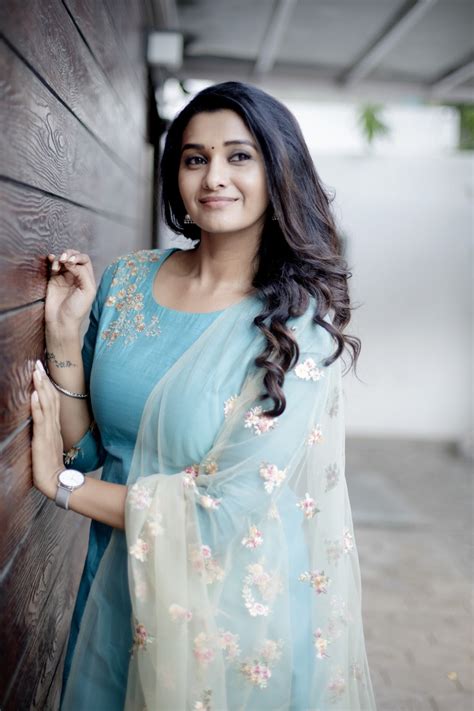 Tamil Serial Actress Devi Priya Hot Gallery Soparticle