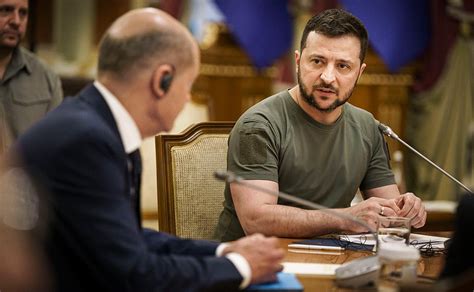 Зеленский рассказал об отслеживании разведкой немецких ракет — РБК