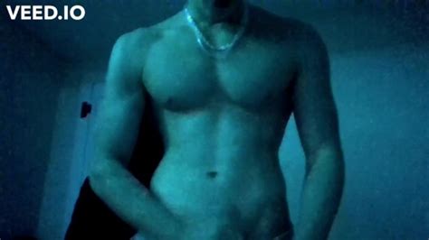 Atleta Musculoso Desgarrado Se Masturba En El Dormitorio Pornhub Gay