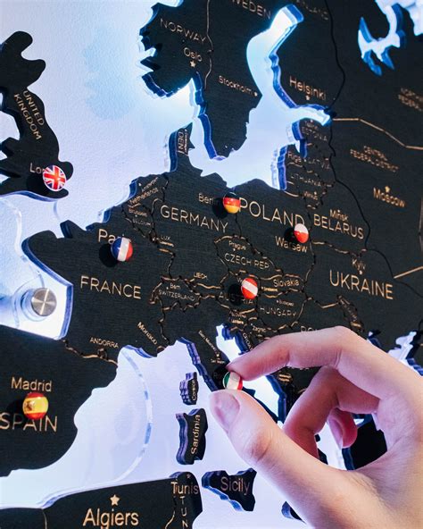 Карта мира с подсветкой на стену - 51 фото