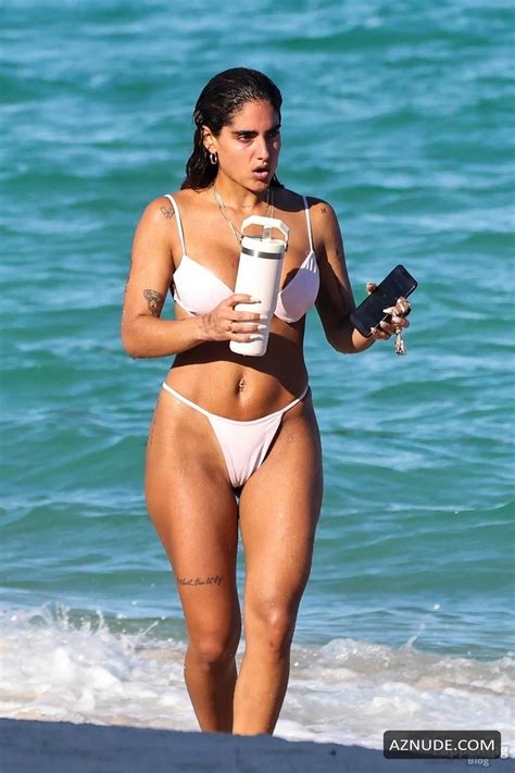 Isabella Ladera Sexy Spotted Showing Off Her Sizzling Bikini Body At The Beach In Miami Aznude