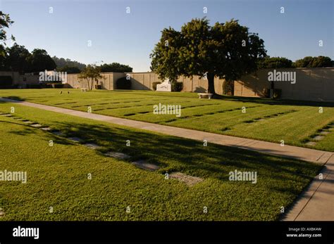 Forest Lawn Cemetery Hi Res Stock Photography And Images Alamy