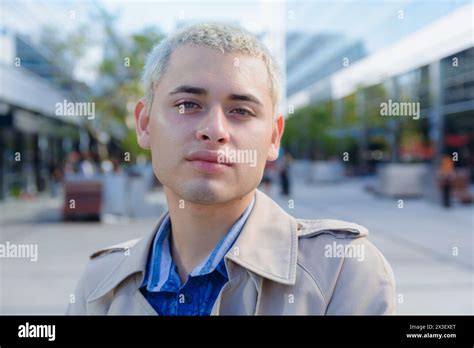 Homme gay jeune Banque de photographies et dimages à haute résolution Alamy
