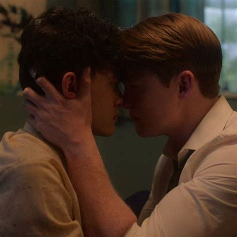 Pin by Wander Lover 𝟕𝟕 on heartstopper season 2 Tv show couples Cute gay Movie couples