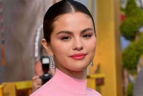 La Cantante Estadounidense Selena Gómez Revela Que Los Medicamentos Que