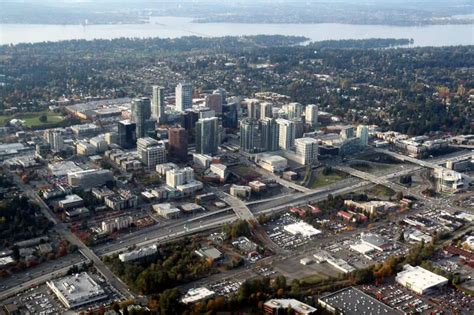 10 Richest Neighborhoods In Bellevue, WA [2024] | HomeSnacks