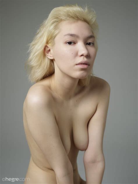 AMATEUR GIRL Lily Nude Portraits Px Porn Pic