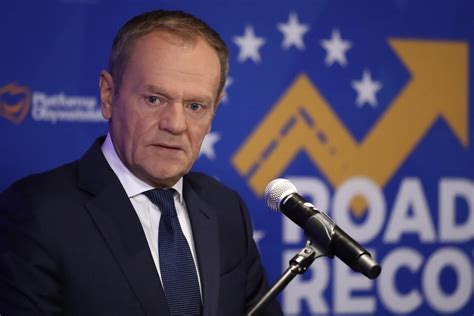 Tusk Odcina Si Od S W Komorowskiego Jego Wypowiedzi Nie Prezentuj