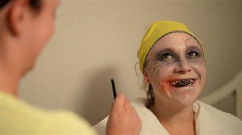 Zombie makeup tutorial: how to create a Zombie wound for Halloween ...