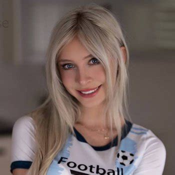 Em Llouise Babe Page Watch This Adult Model On FreeOnes