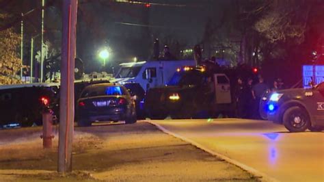 3 Kansas City Officers Shot While Executing Search Warrant Man Found