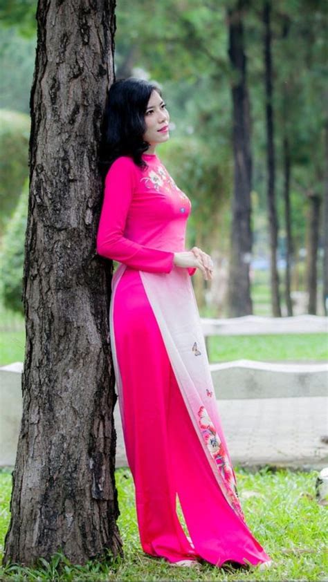 Ghim của pemburu gadis supergirl trên Aodai Red Gurlz Áo dài Phụ nữ Dép