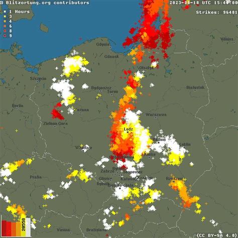 Nieprzejezdne drogi i zalane budynki Gwałtowne burze przechodzą przez