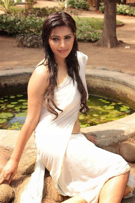 SAREE BELOW NAVEL PHOTOS Actress Anjana Hot Spicy Navel Show Pics In Wet Saree HD Photos