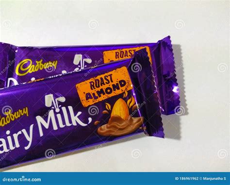 Cadbury White Chocolate Oreo Biscuits Bar Editorial Image ...