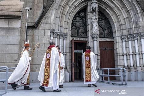 Misa Natal Di Gereja Katedral Jakarta Antara News