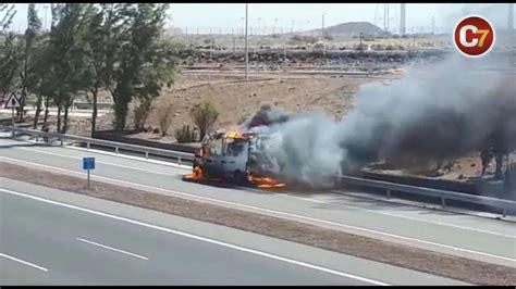 Una Furgoneta Arde En La GC 1 Canarias7