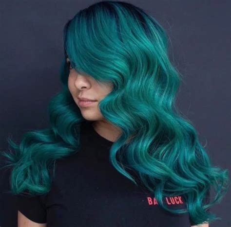 8 Photos That Prove Emerald Hair Is Bold Yet Wearable Fashionisers