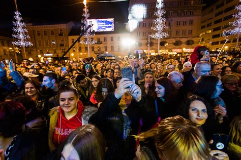 Na Trgu Bana Josipa Jela I A Odr An Tradicionalni Bo I Ni Koncert Elim