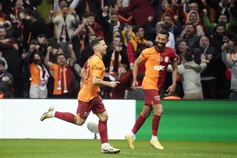 S Per Lig De Galatasaray Zirve I In Ba Ak Ehir Kar S Nda G Ncel Spor