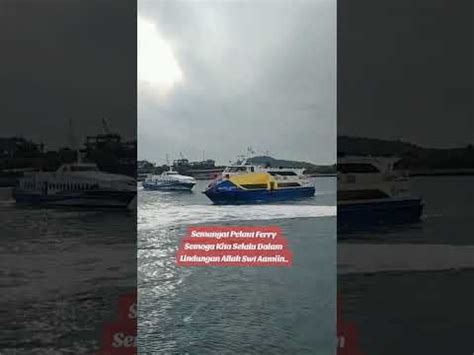 Ketika Kapal Ferry Ngapung Menunggu Giliran Sandar Di Pelabuhan