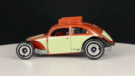 Тематична Машинка Hot Wheels Custom Volkswagen Beetle Volkswagen 1 64 HDH45 Brown купити в