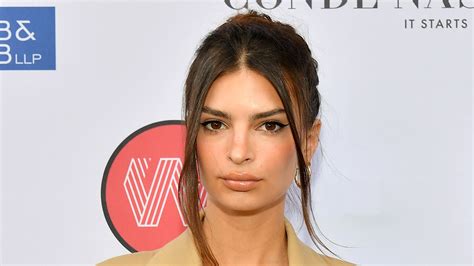 Emily Ratajkowski Affriolante En Bikini Son D Hanch Enflamme La Toile
