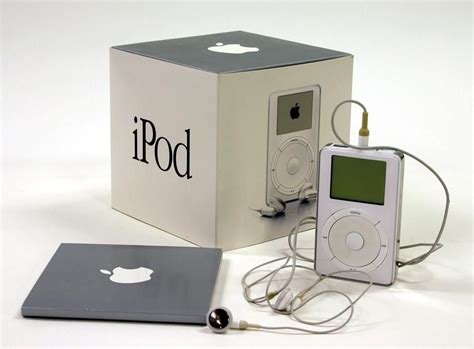 Apple iPod. 2001. | Apple ipod, Apple products, Ipod